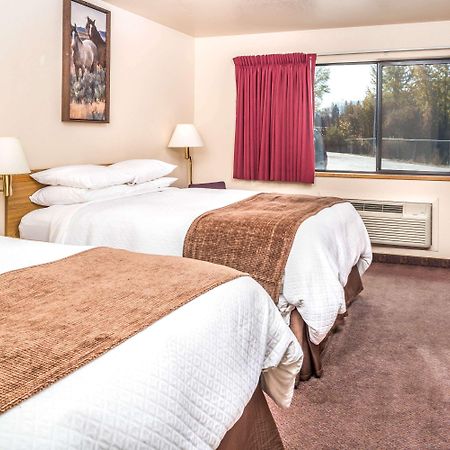 Отель Super 8 By Wyndham St. Regis Экстерьер фото