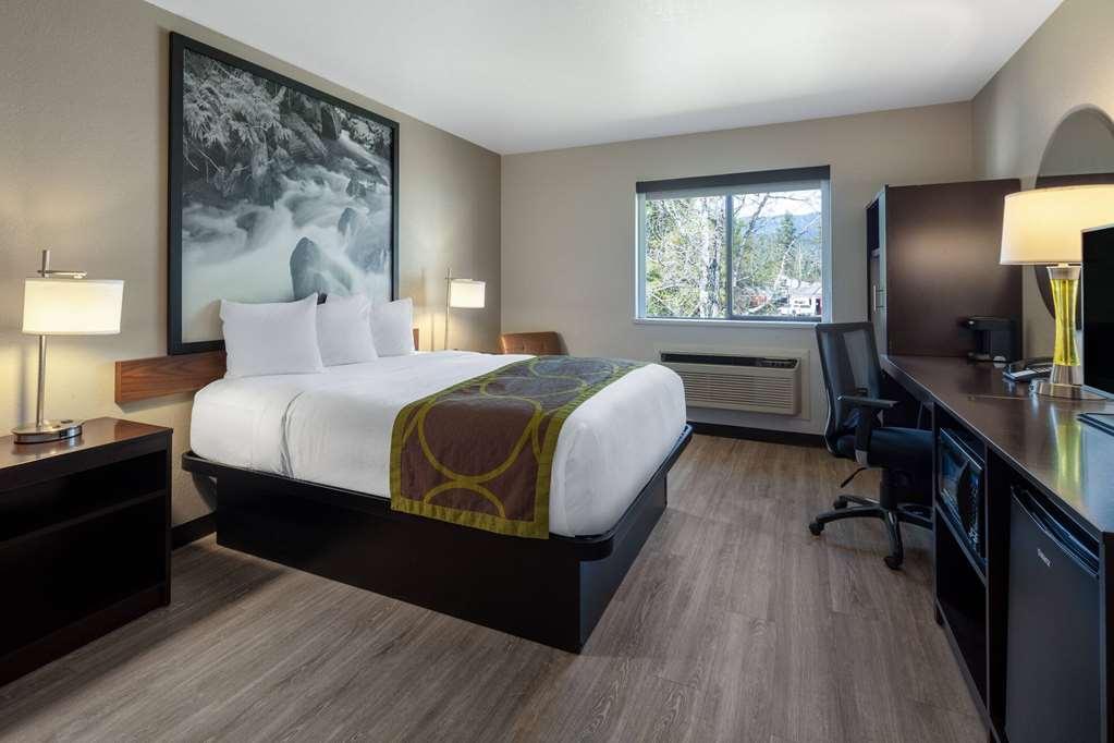 Отель Super 8 By Wyndham St. Regis Номер фото