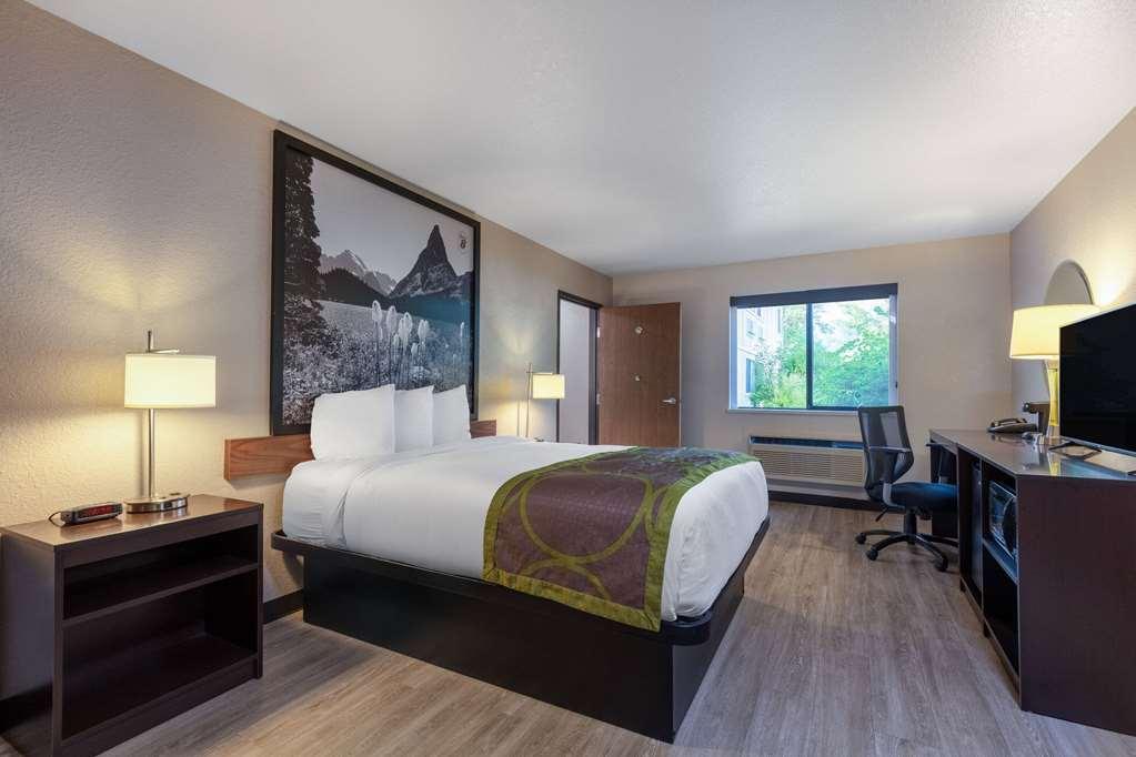 Отель Super 8 By Wyndham St. Regis Номер фото