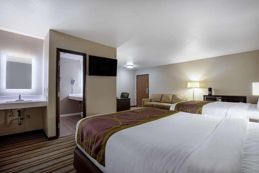 Отель Super 8 By Wyndham St. Regis Номер фото